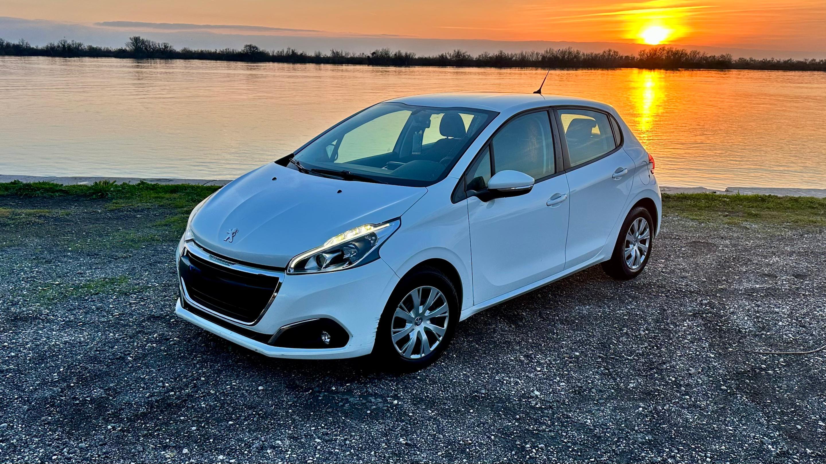 Peugeot 208 2017 à Arles