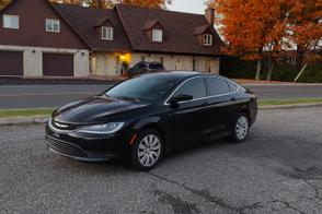Chrysler 200 car