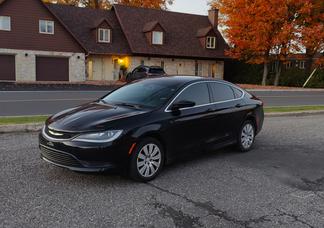 Chrysler 200 car