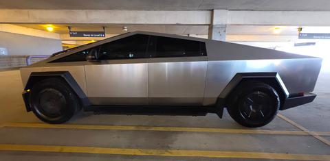 Tesla Cybertruck 2026