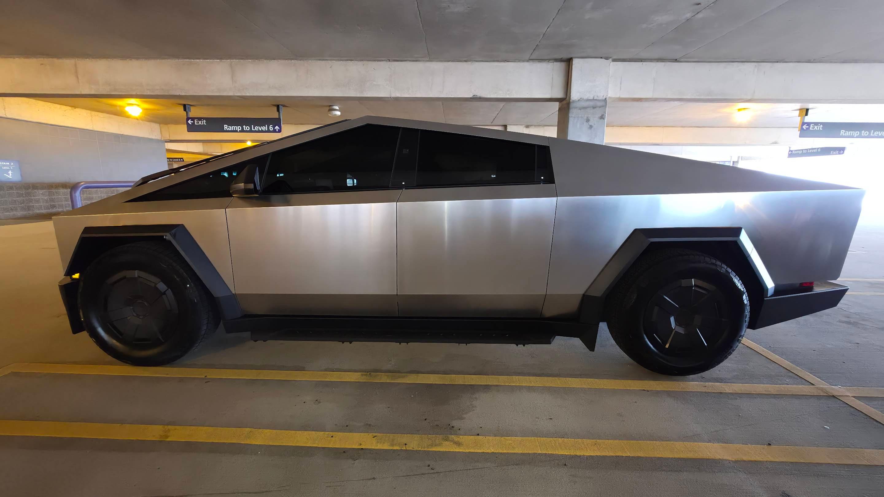 Tesla Cybertruck 2026 in Tampa, FL