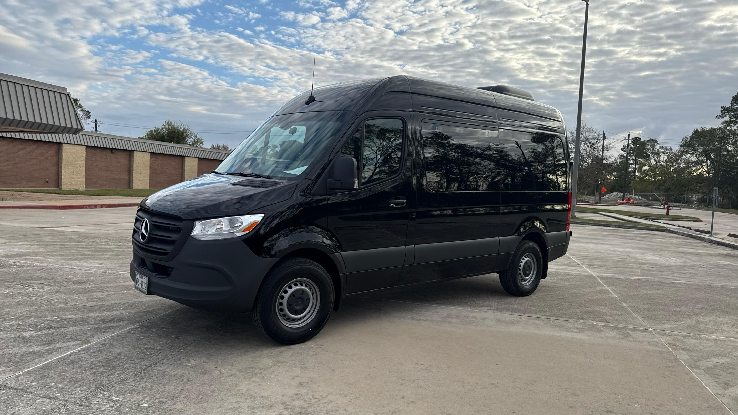 Mercedes-Benz Sprinter 2025 in Houston, TX