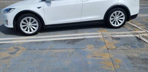 Tesla Model X 2019