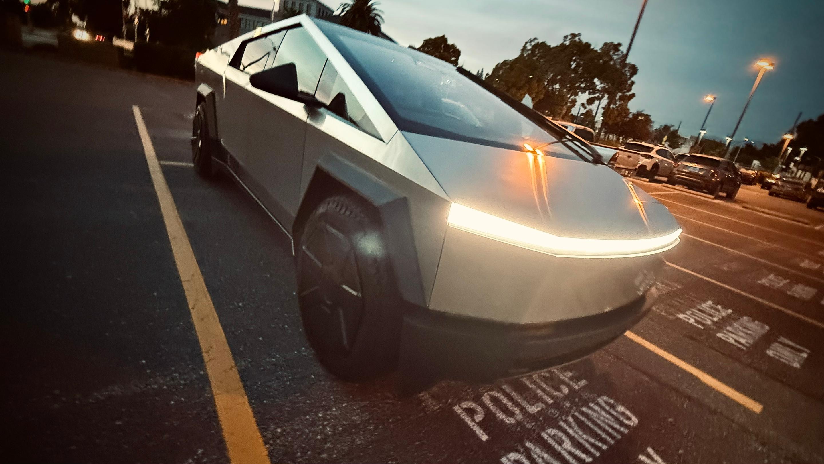 Tesla Cybertruck 2024 in Santa Clara, CA