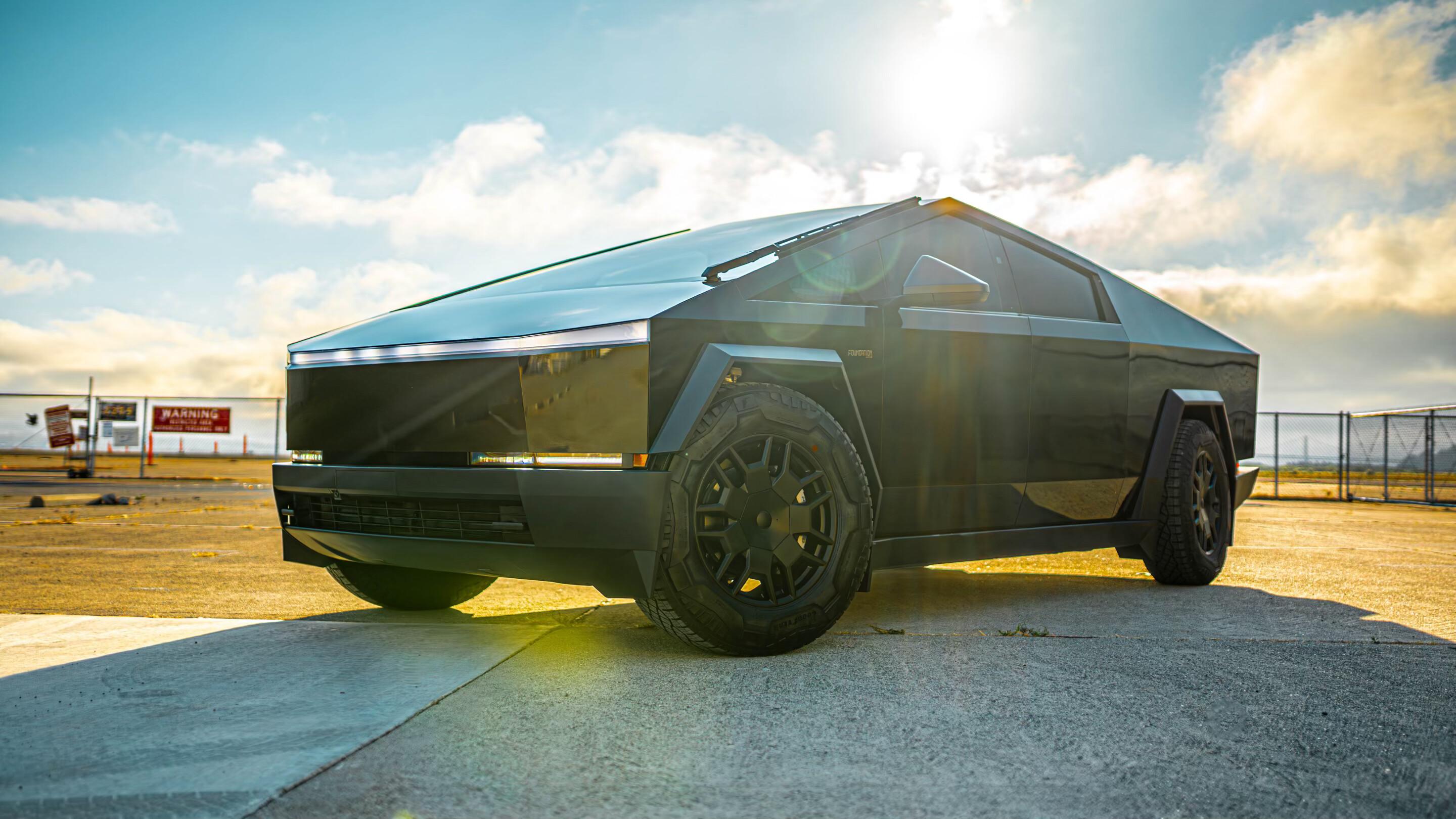 Tesla Cybertruck 2024 in Walnut Creek, CA