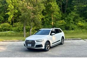 Audi Q7 car