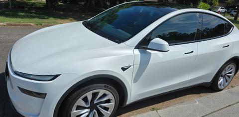 Tesla MODEL Y 2025