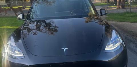 Tesla Model Y 2024