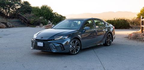 Toyota Camry Hybrid 2026