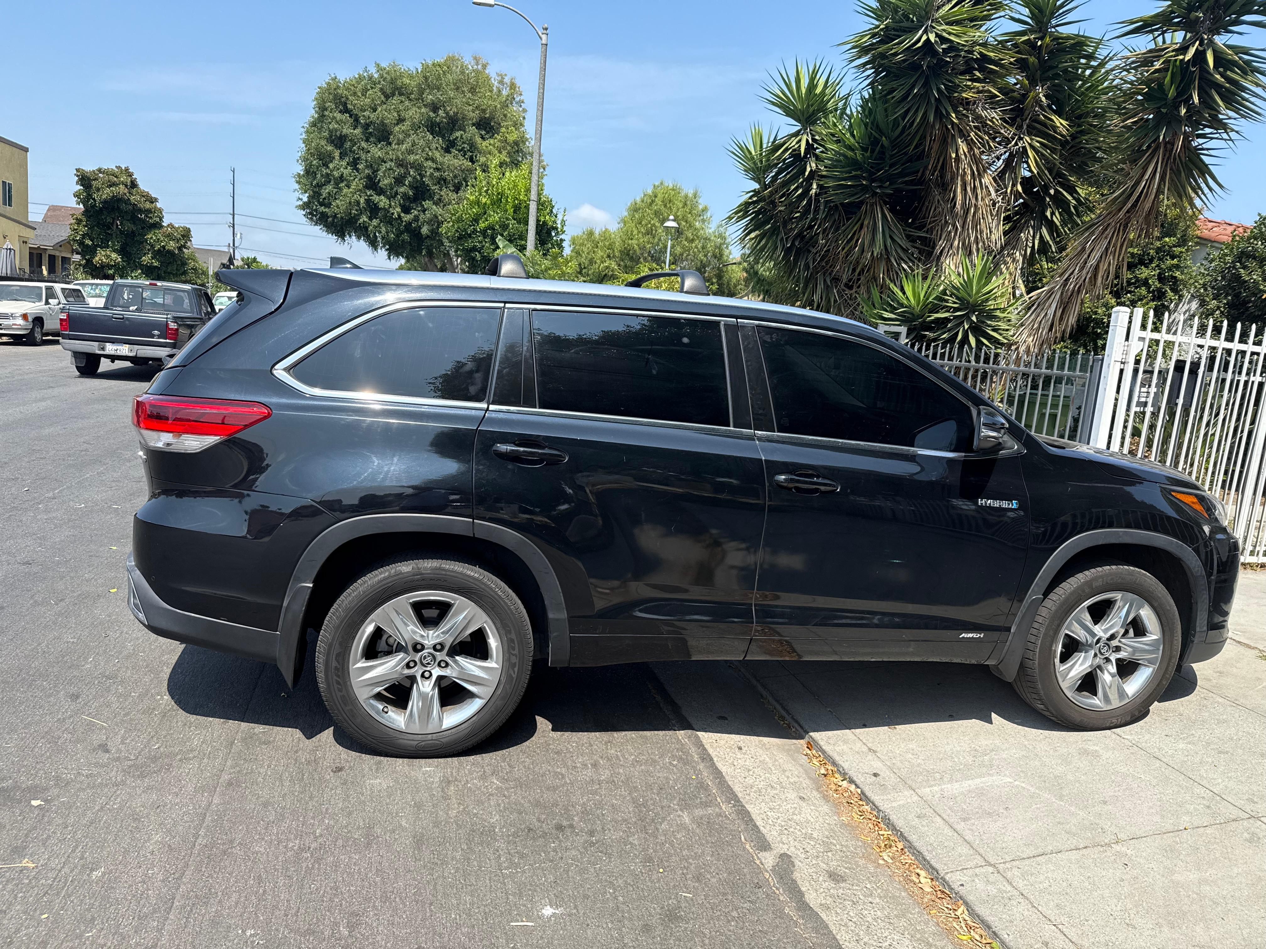 Toyota Highlander Hybrid 2019 in Santa Clarita, CA