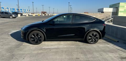 Tesla Model Y 2025