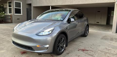 Tesla Model Y 2024