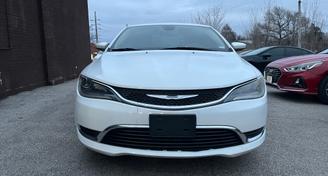 Chrysler 200 2015 — Car rental alternative in St. Louis, MO