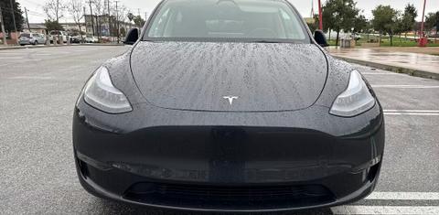 Tesla Model Y 2025