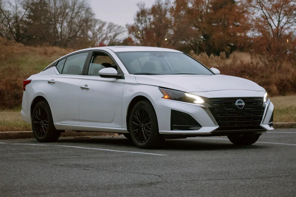 Nissan Altima 2025 in Oak Brook, IL