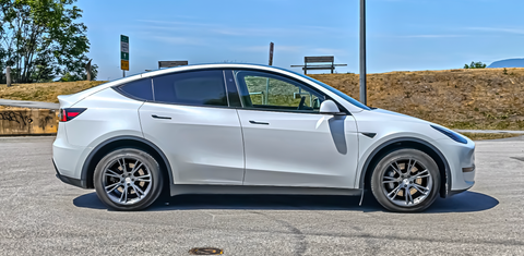 Tesla Model Y 2024