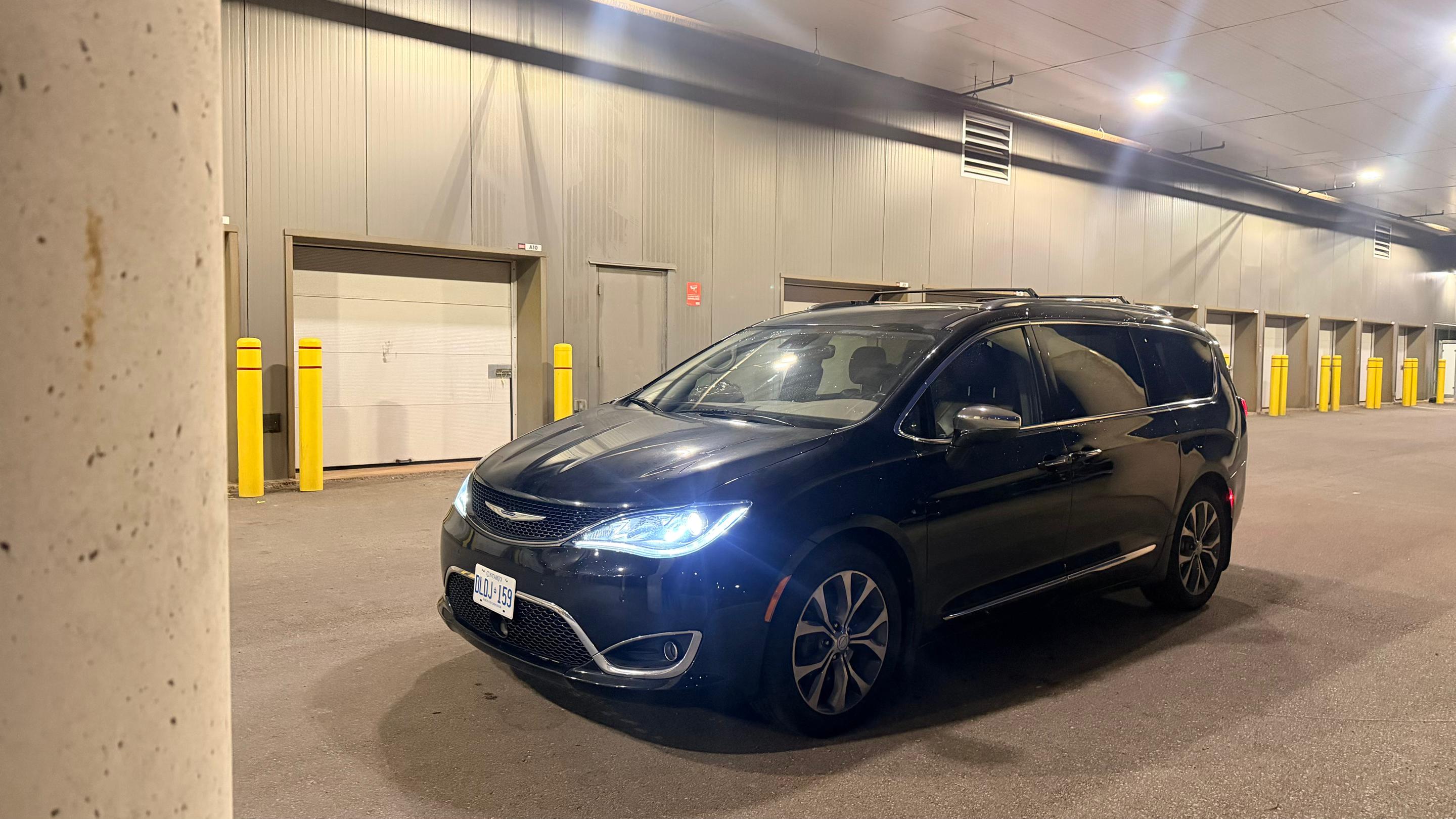 Chrysler Pacifica 2017 in Oakville, ON