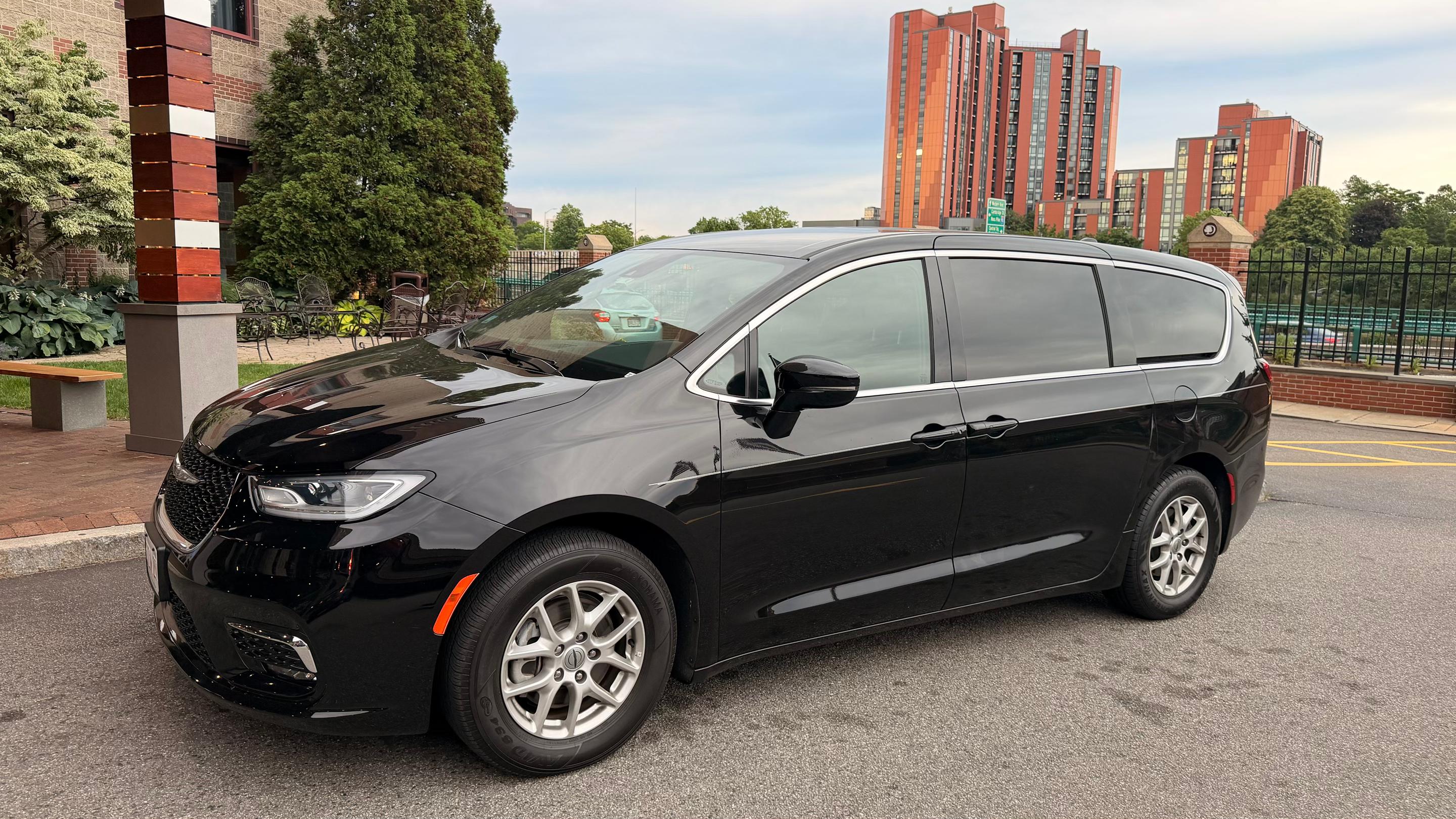 Chrysler Pacifica 2025 in Revere, MA
