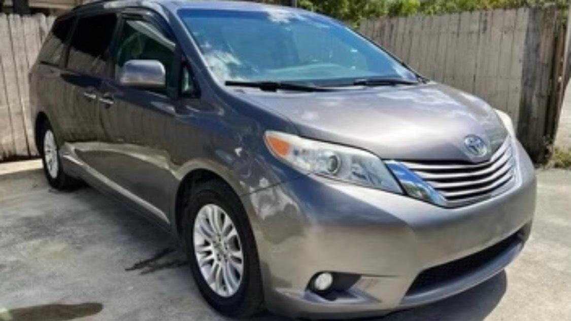 Toyota Sienna 2015 in 