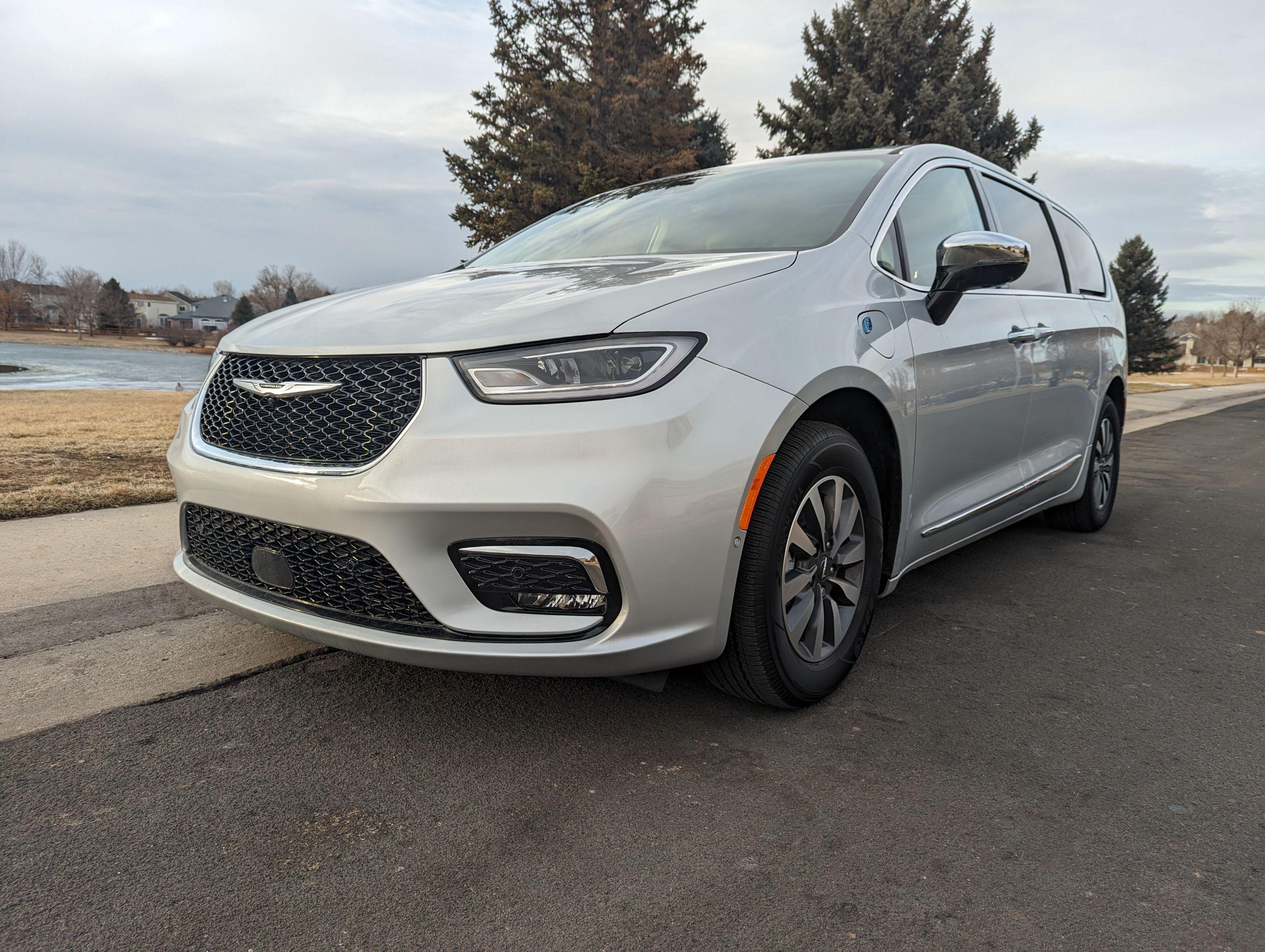 Chrysler Pacifica 2023 in Aurora, CO