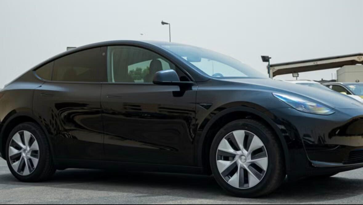 Tesla Model Y 2023 in Columbia, MO