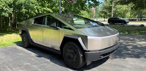 Tesla Cybertruck 2026