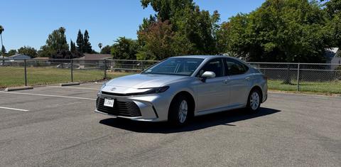Toyota Camry Hybrid 2026