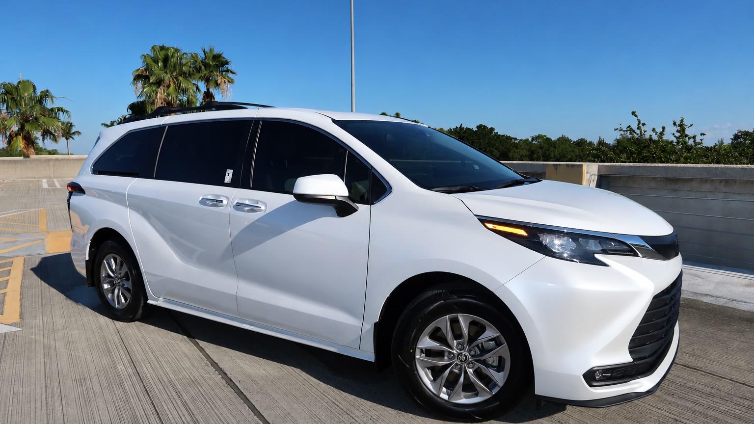 Toyota Sienna 2026 in West Palm Beach, FL