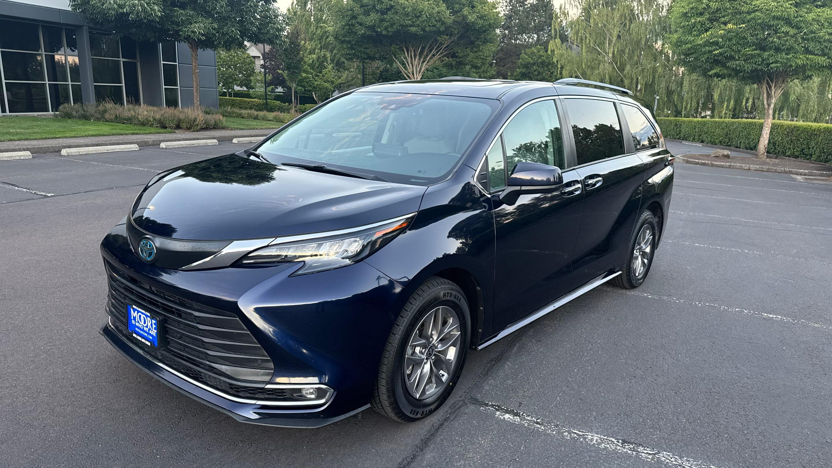 Toyota Sienna 2024 in Beaverton, OR