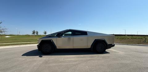 Tesla Cybertruck 2025