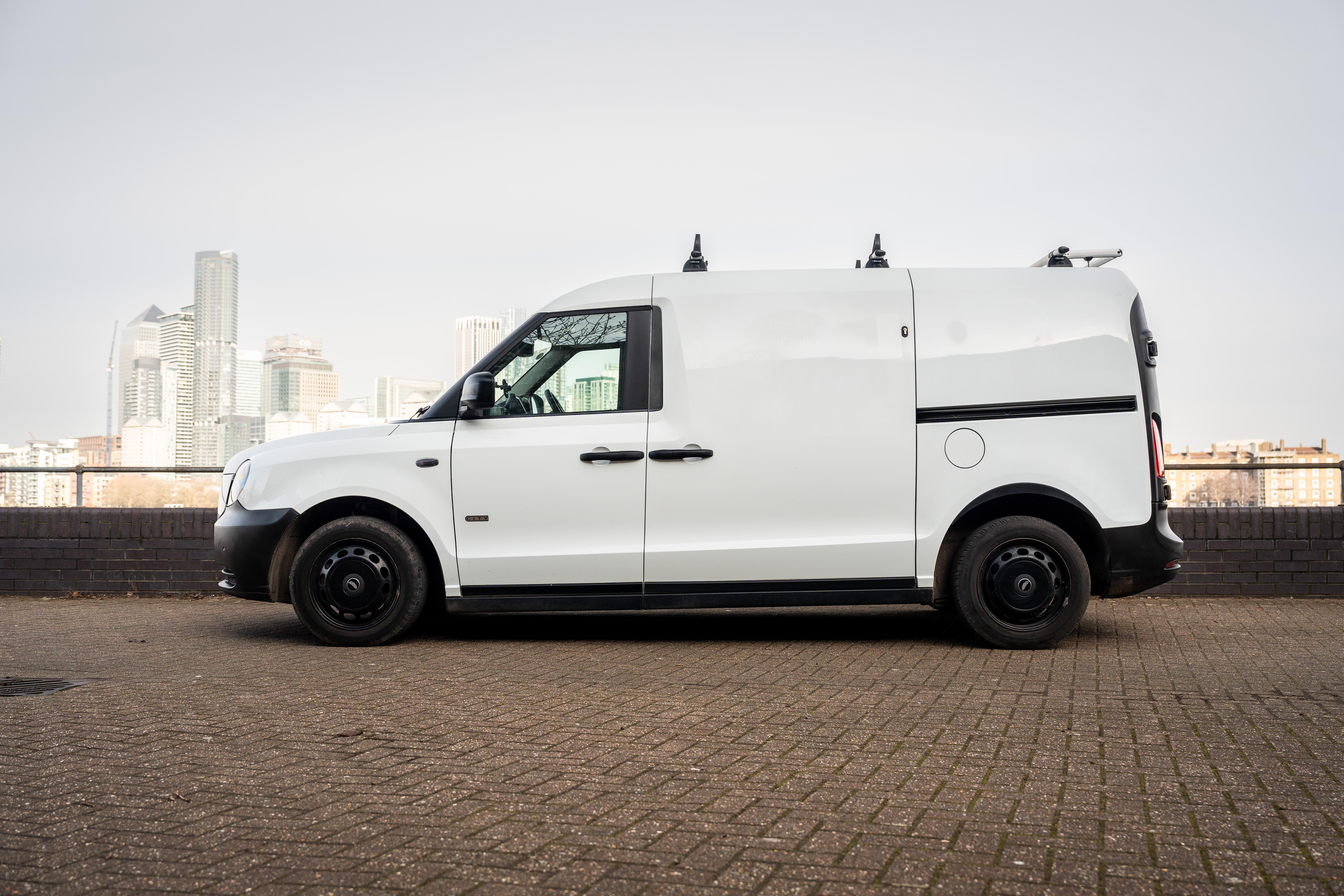 LEVC VN5 2021 rental in Southampton, ENGLAND by Matt Turo