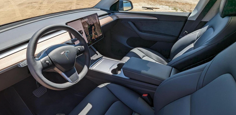 Tesla Model Y 2024