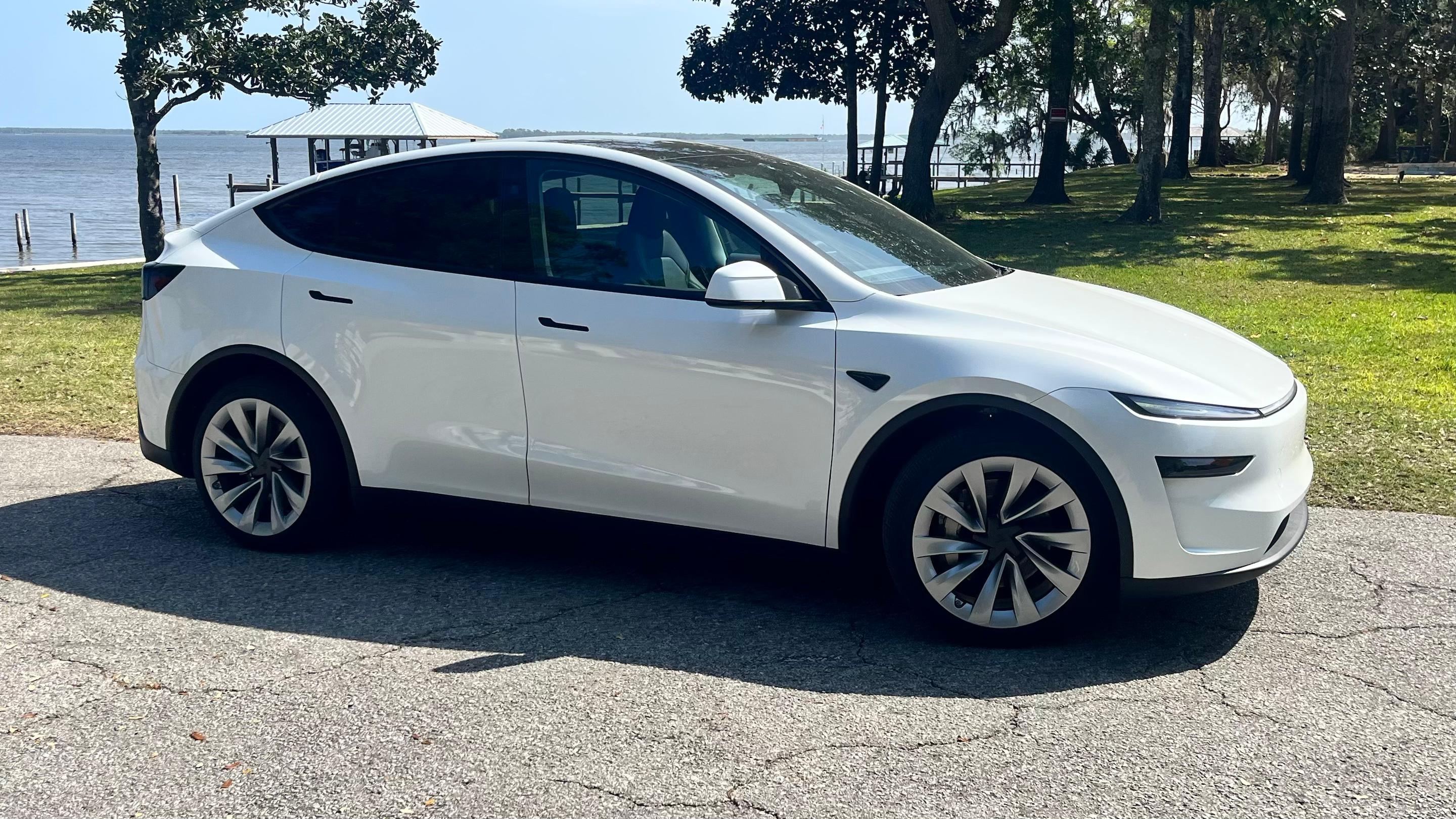 Tesla Model Y 2026 in Santa Rosa Beach, FL