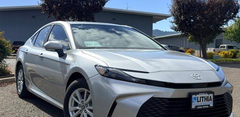 Toyota Camry Hybrid 2026