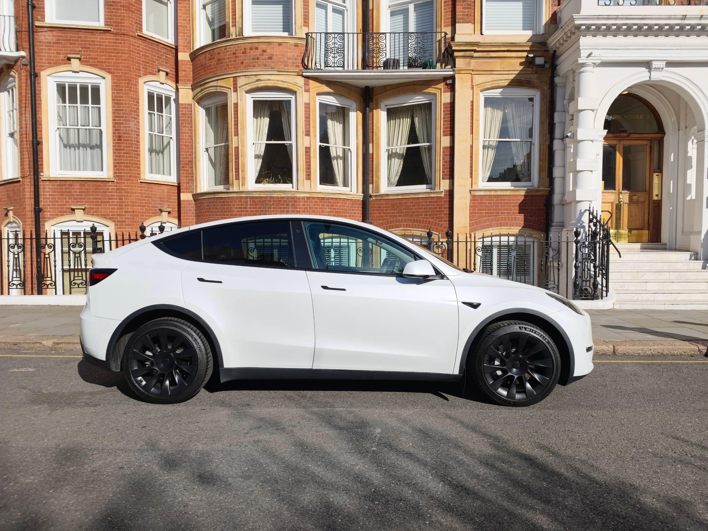 Tesla Model Y 2023 in West Drayton