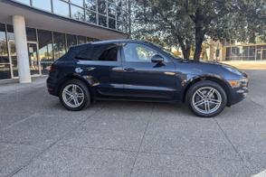 Porsche Macan car