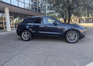 Porsche Macan car