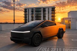 Tesla Cybertruck 2025 in Hallandale Beach