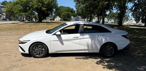 Hyundai Elantra 2024