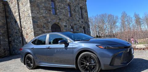 Toyota Camry Hybrid 2026