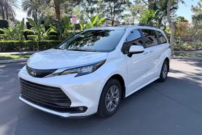 Toyota Sienna 2025 in Irvine