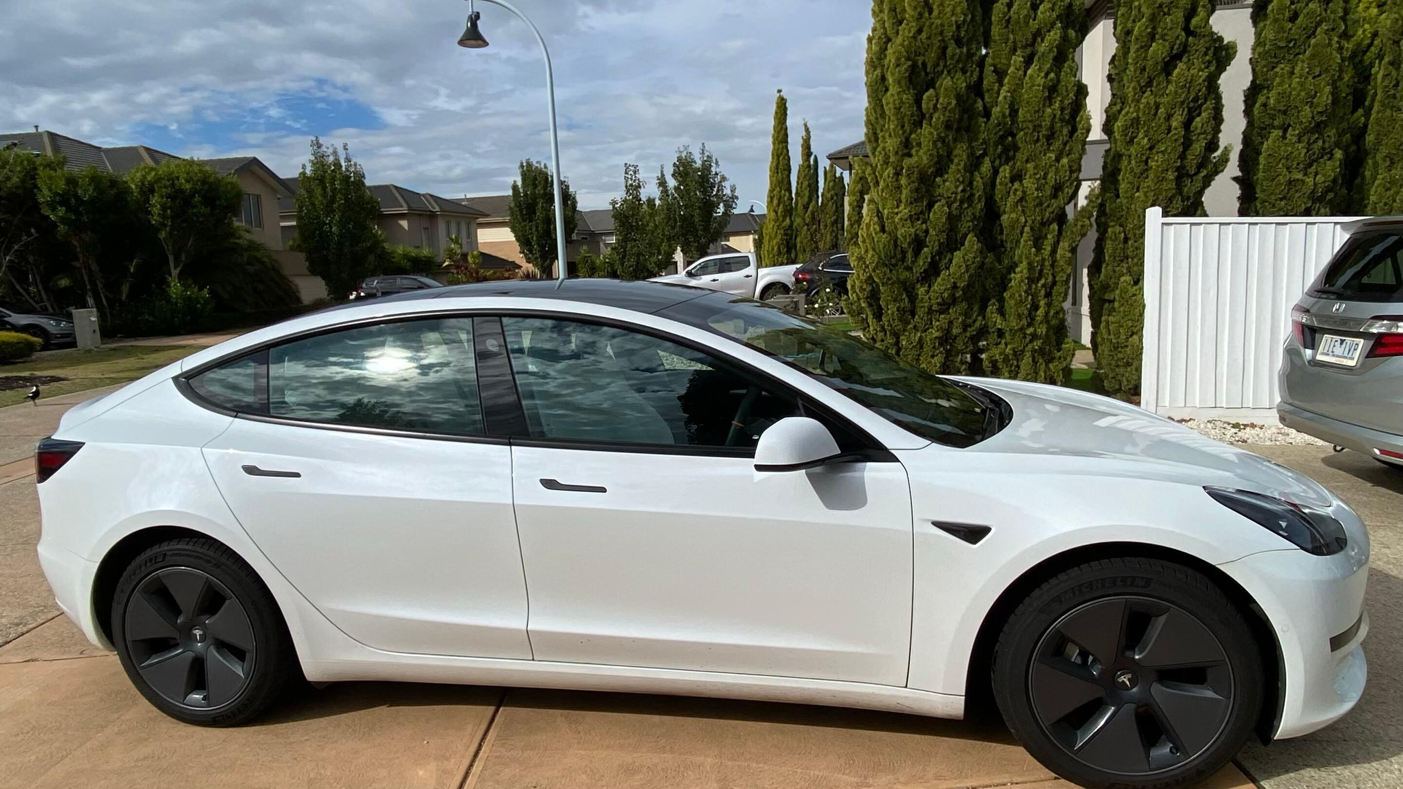 Tesla MODEL 3 2022 in 