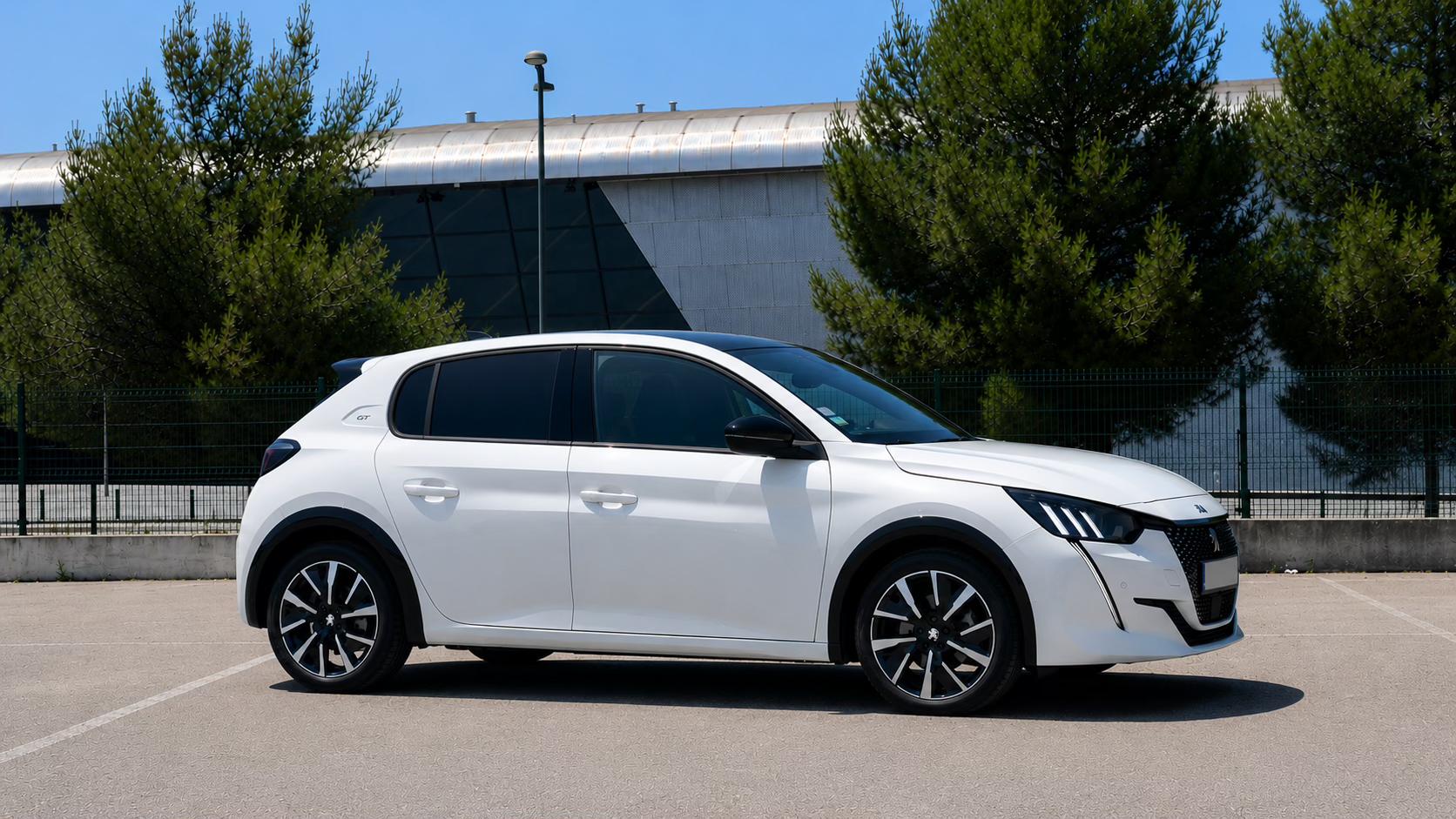 Peugeot 208 2022 in Biot