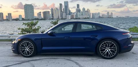 Porsche Taycan 2022