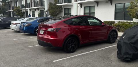 Tesla Model Y 2025