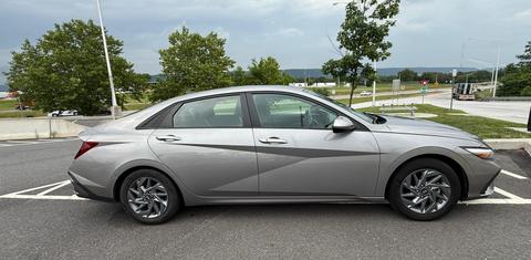 Hyundai Elantra 2024