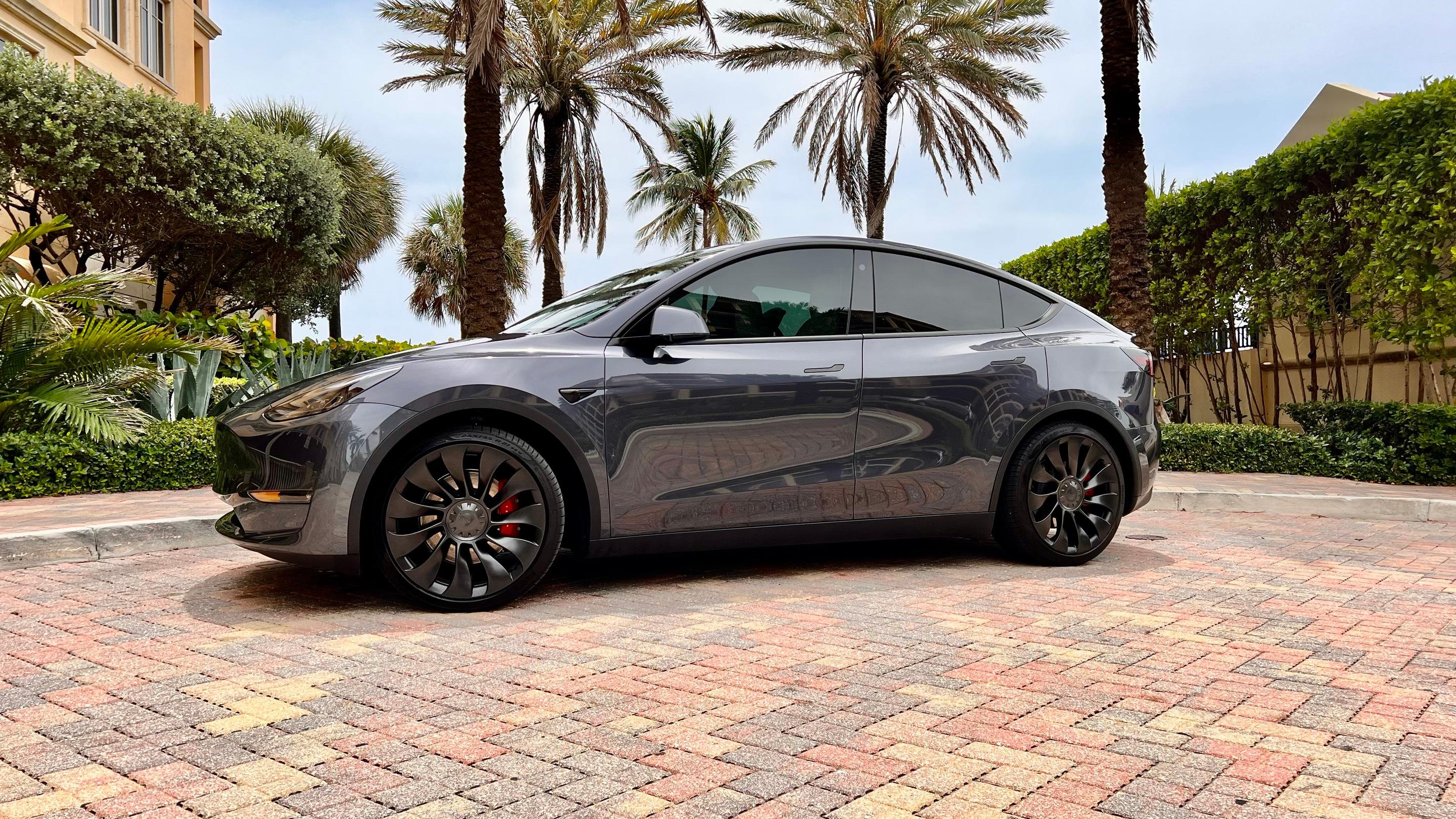 Tesla Model Y 2023 in West Palm Beach, FL