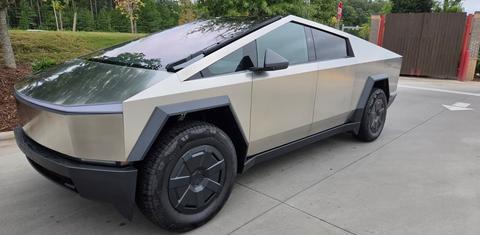 Tesla Cybertruck 2025