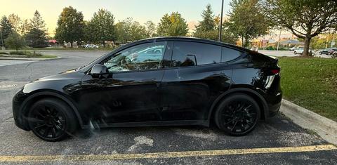 Tesla Model Y 2024