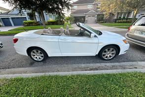 Chrysler 200 car